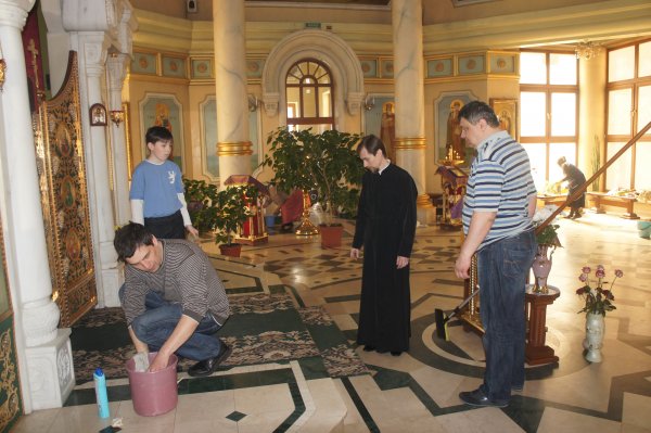 Уборка храма 2014